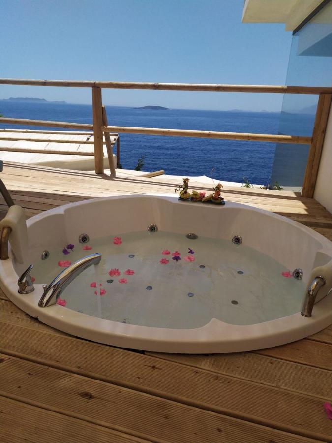 Deluxe Suite with Spa Bath