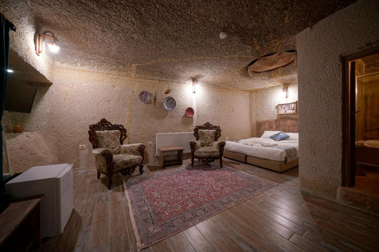 Deluxe Double Cave Room