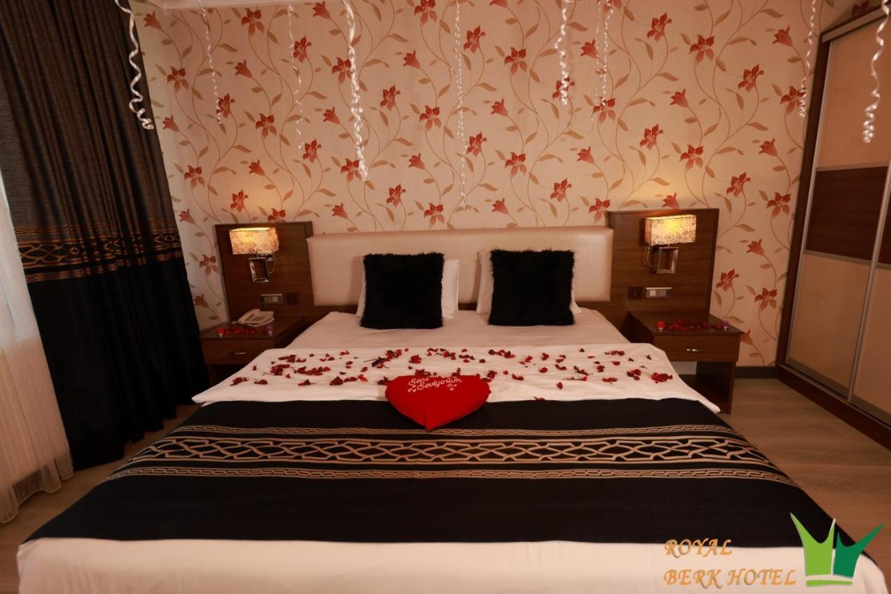Standard Double or Twin Room,1114441941:JPEG