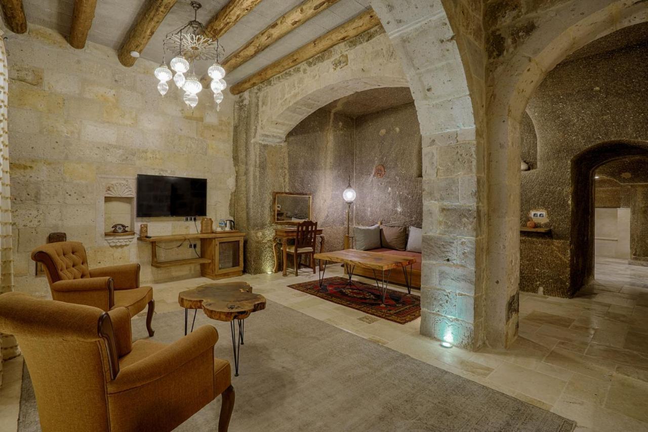 Cave Suite Room