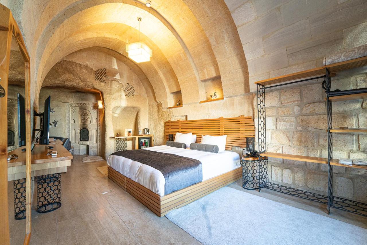 Premium Cave Suite