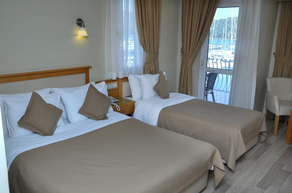 Deluxe Üç Kişilik Oda - Deniz Manzaralı