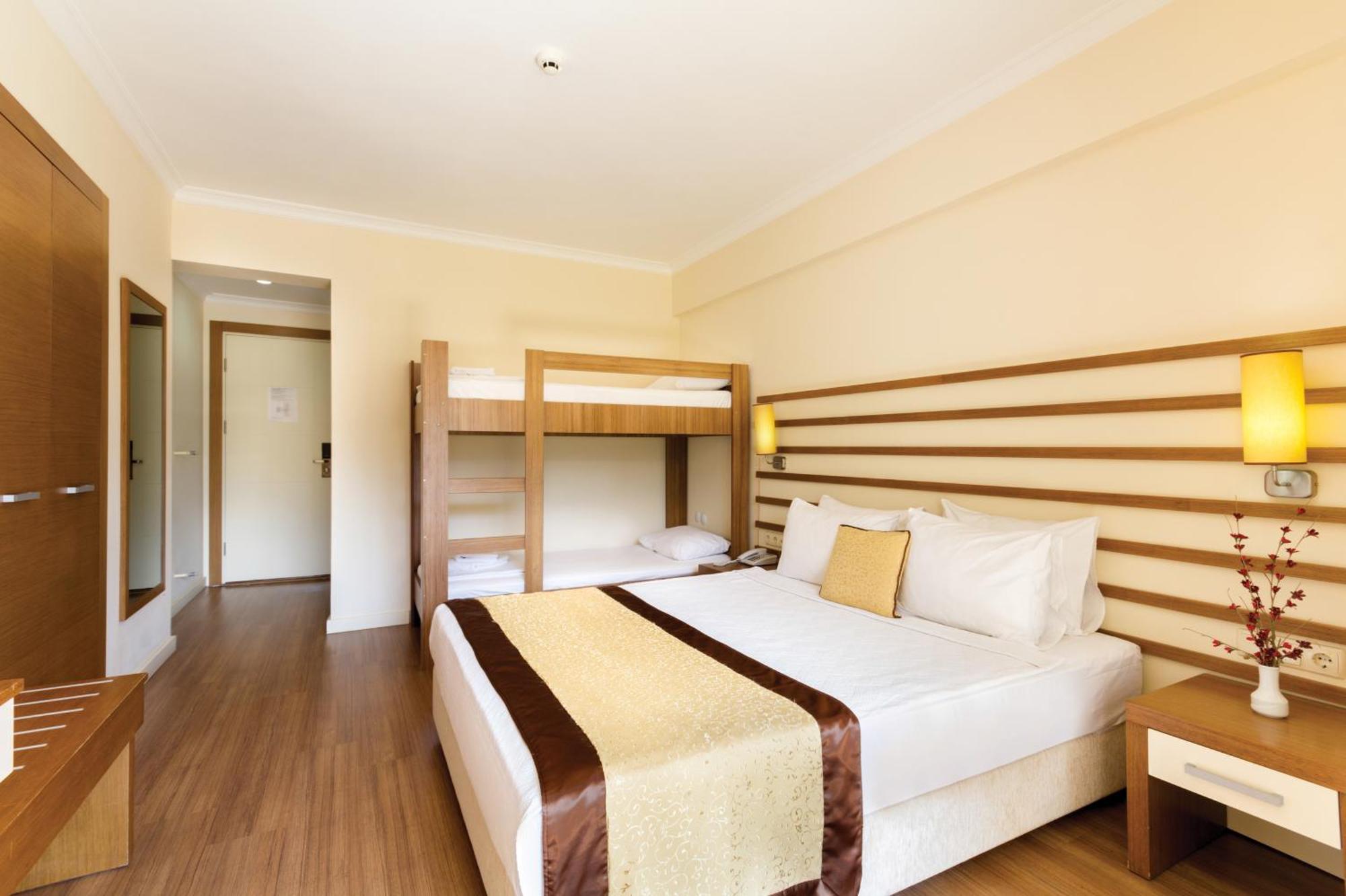 Family Room (2 Adults + 2 Children)