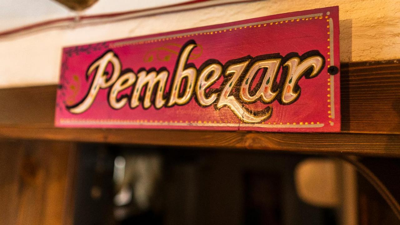Pembezar (Çift Kişilik Oda)
