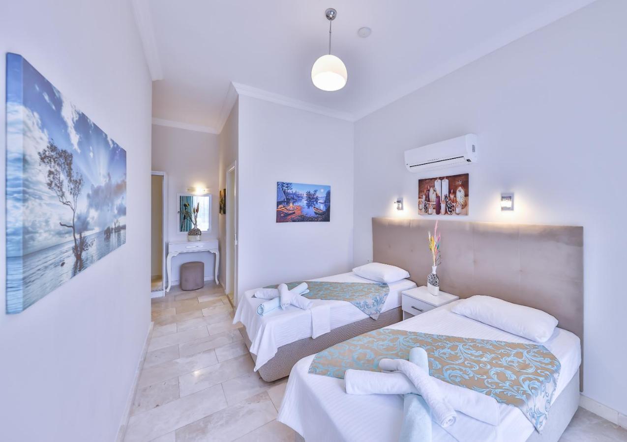 Tree Bedroom with Private Pool 2