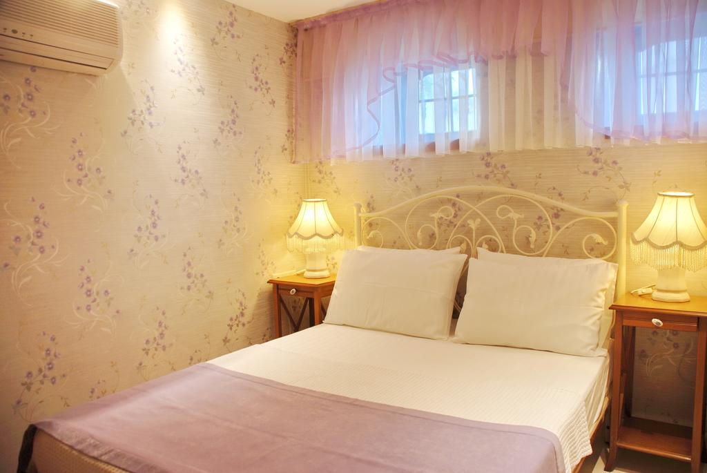 Küçük Çift Kişilik Oda - Bodrum Kat
