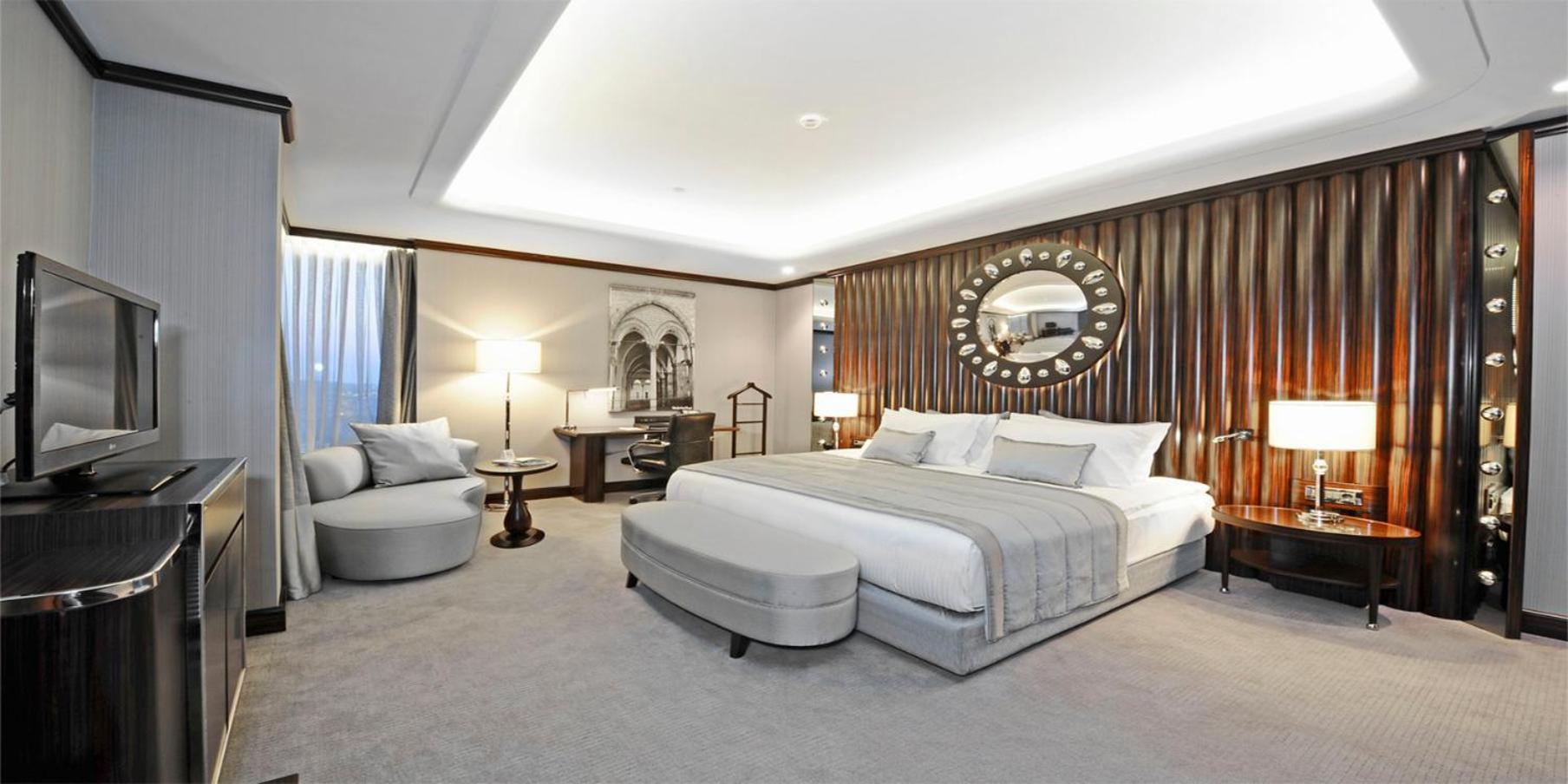 Premium King Room with Club Lounge Access - High Floor/Smoking