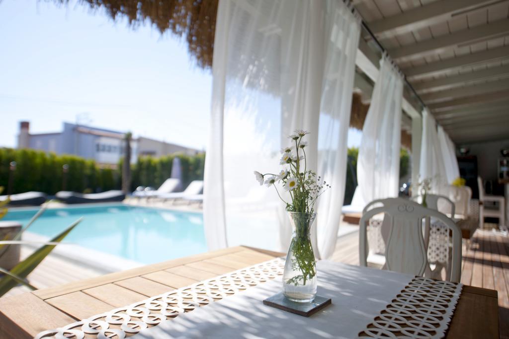 Deluxe Çift Kişilik Oda - Teraslı (Havuz ve Bahçe Manzaralı)