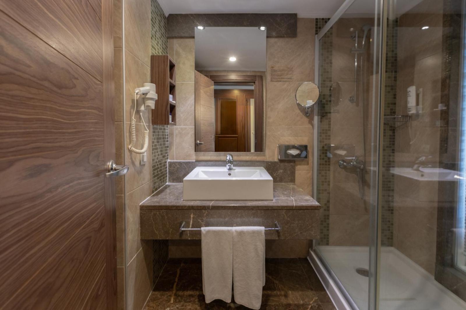 Familiensuite mit Balkon
