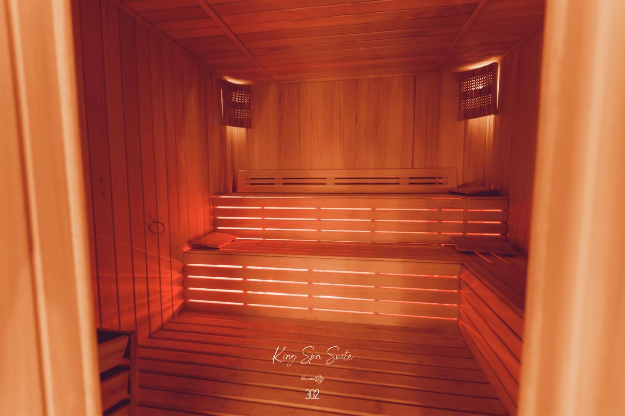 King Spa Suite (Sauna, Jacuzzi and Fire Place)