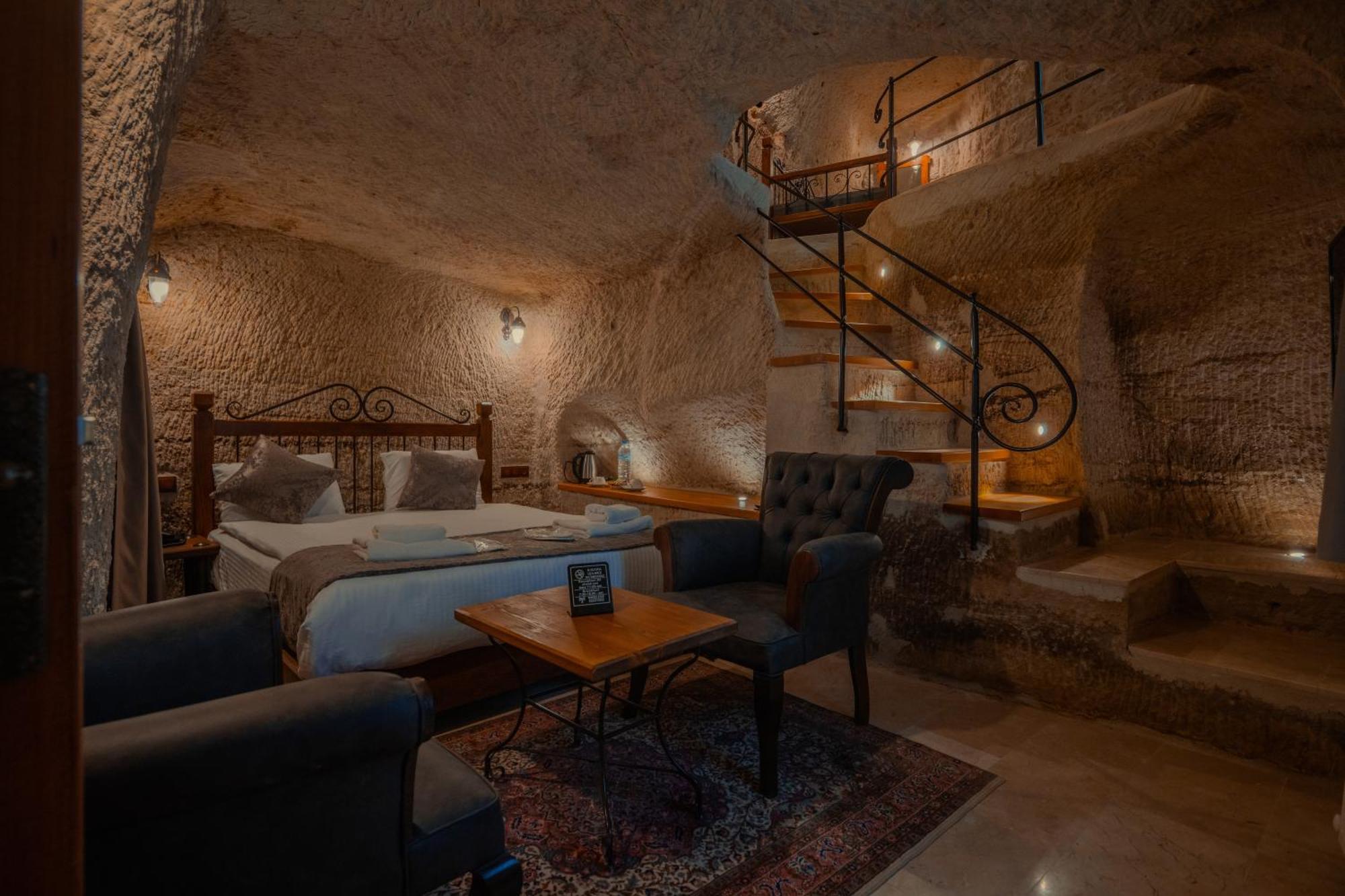 Deluxe Double Room (2 Adults + 1 Child)
