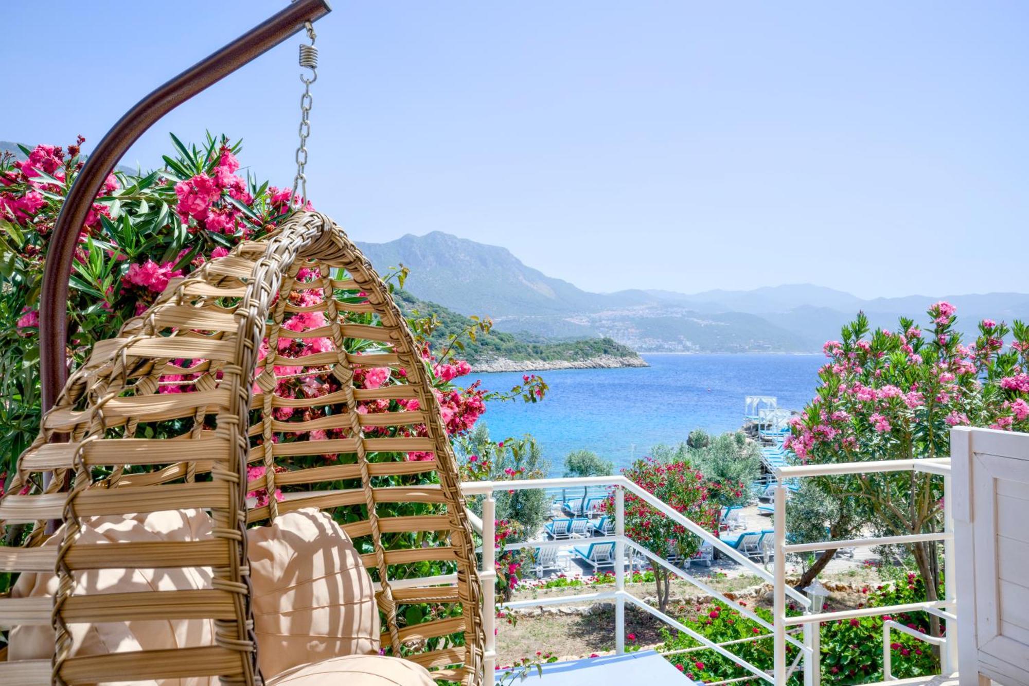 Deluxe Üç Kişilik Oda - Deniz Manzaralı