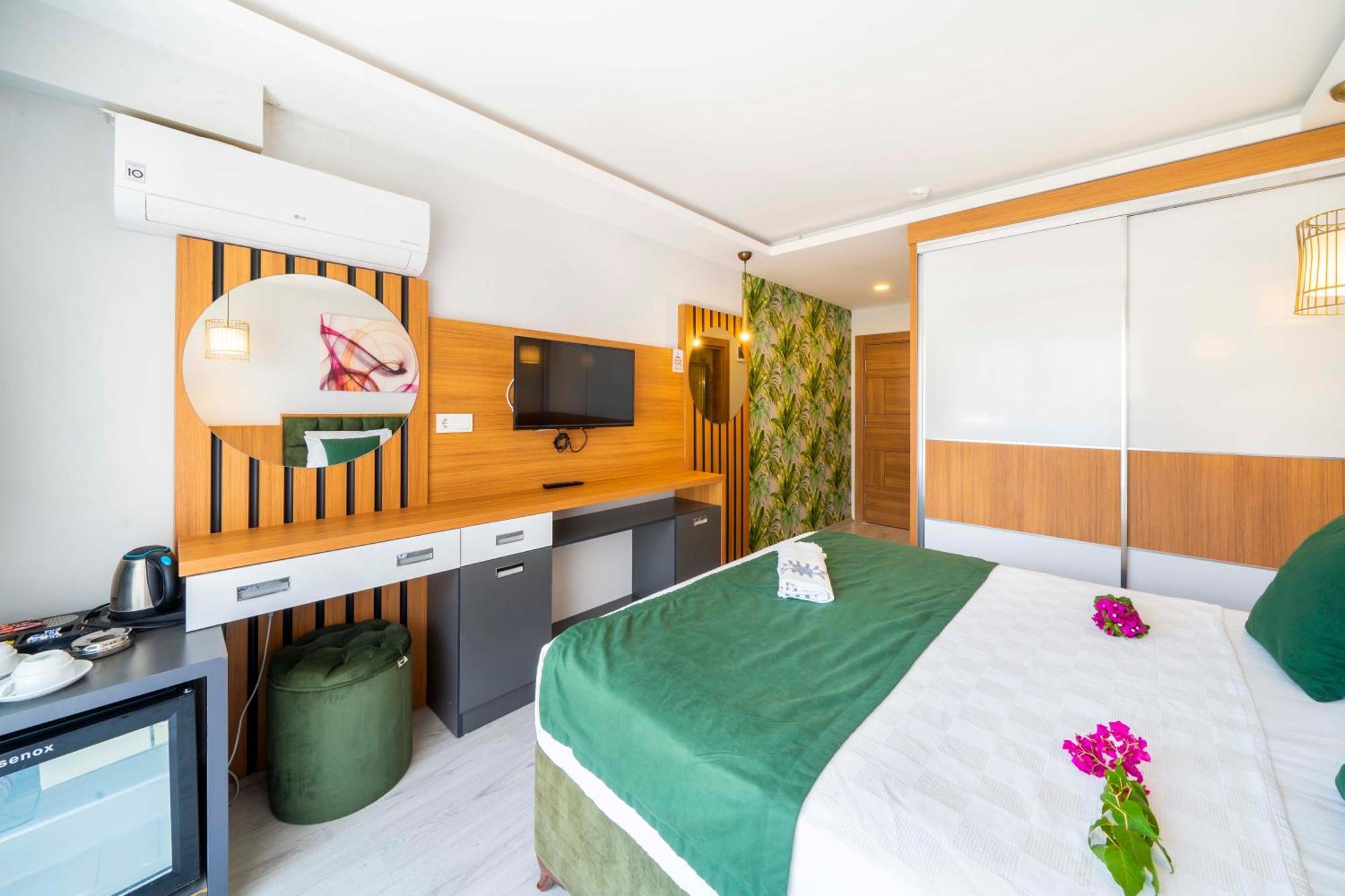 Deluxe Çift Kişilik Oda - Yandan Deniz Manzaralı