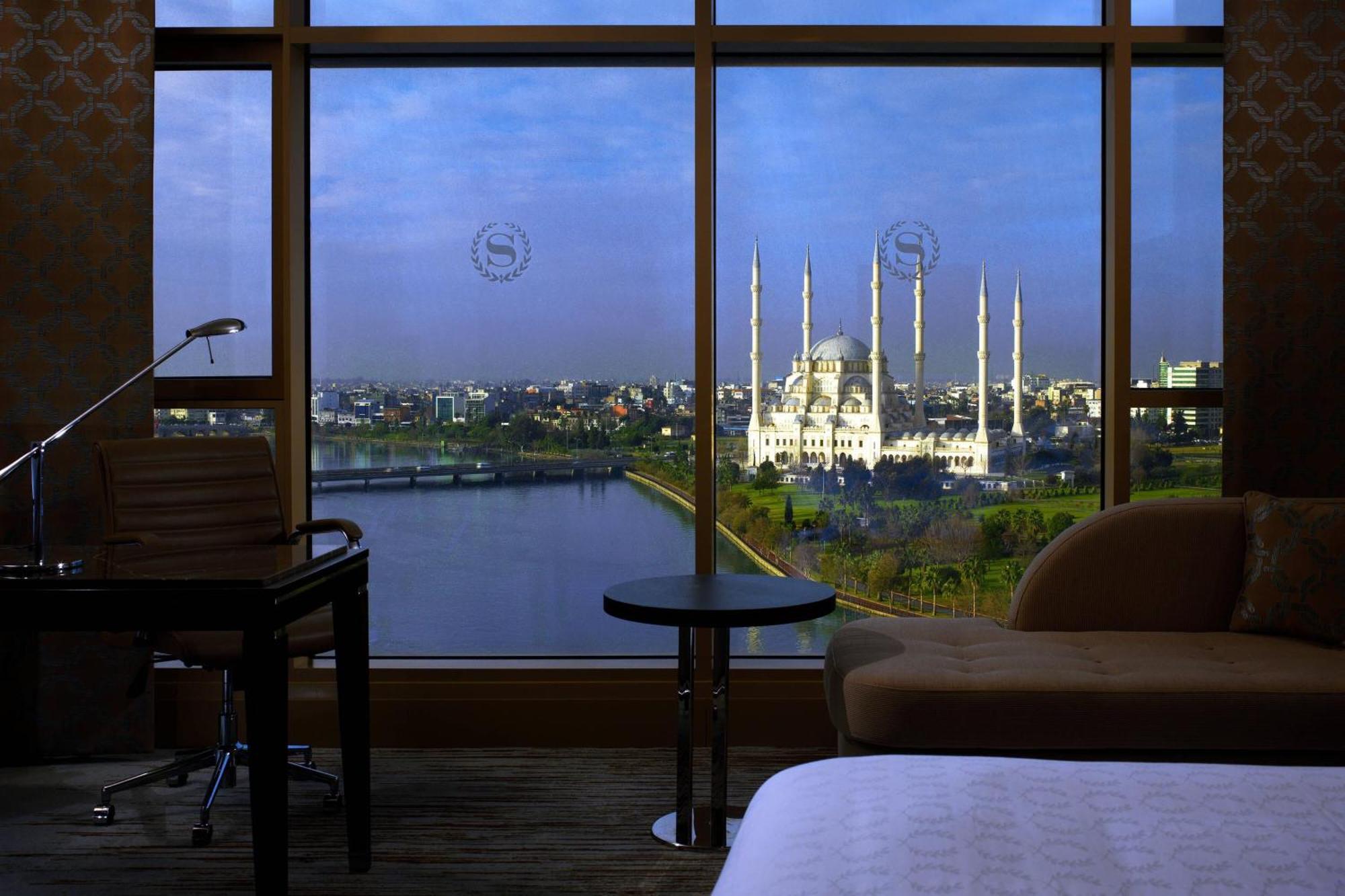 Club Room Club lounge access Guest room 1 KingRiver view,1634430273:JPEG