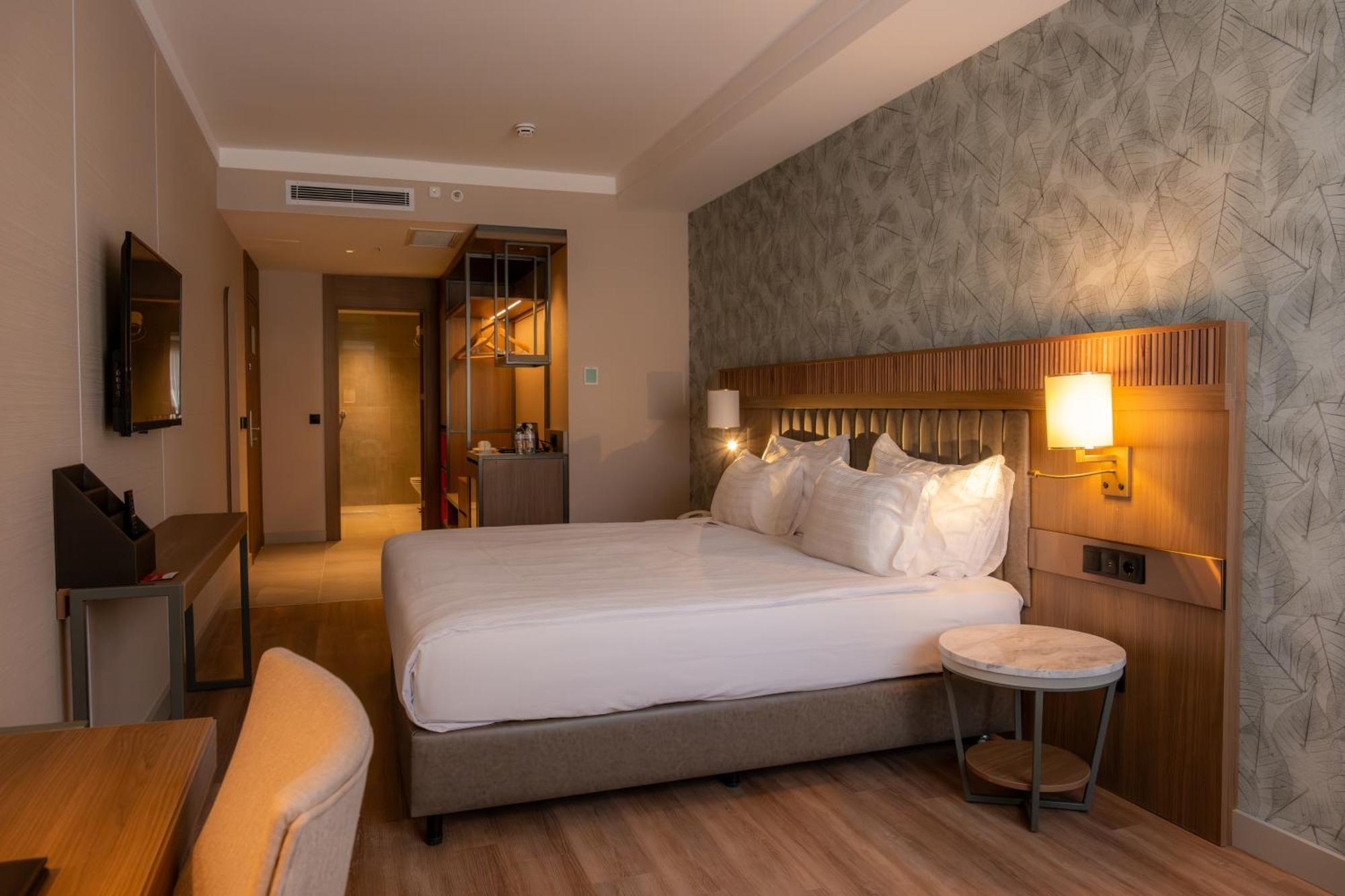 Standard King Room