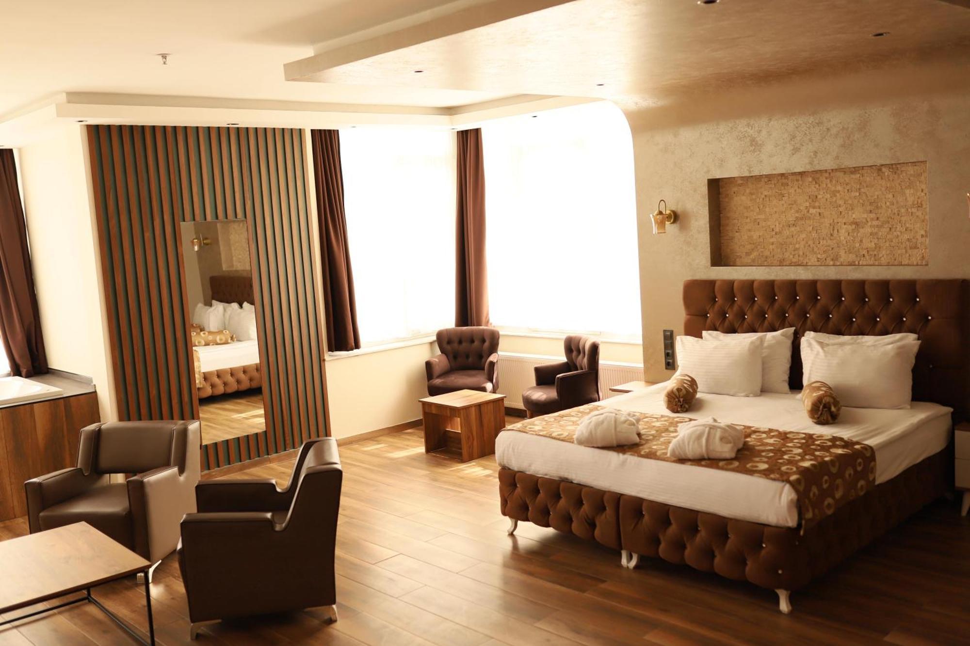 King Room with Pool View