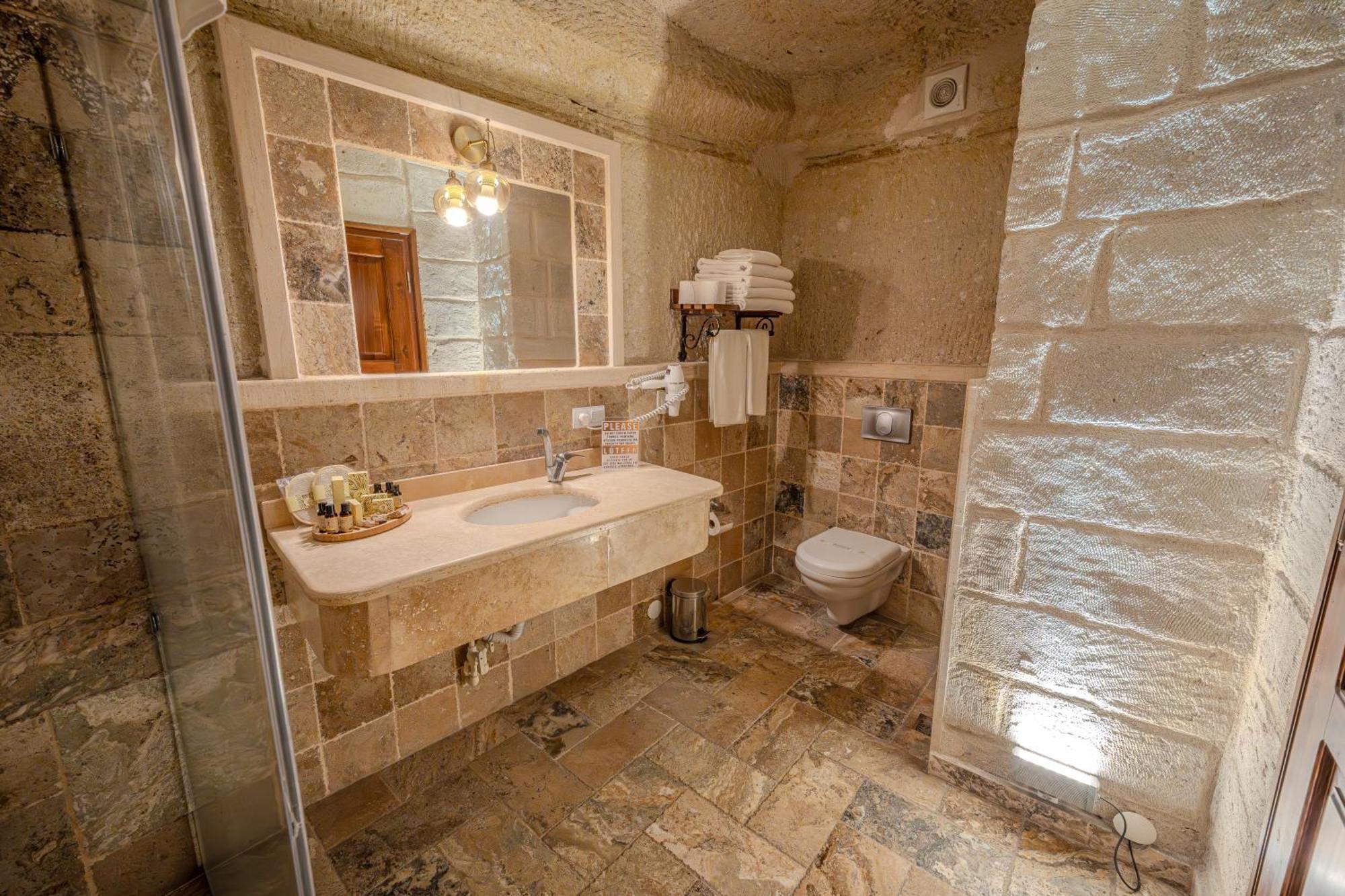 Superior Family Cave Room 101