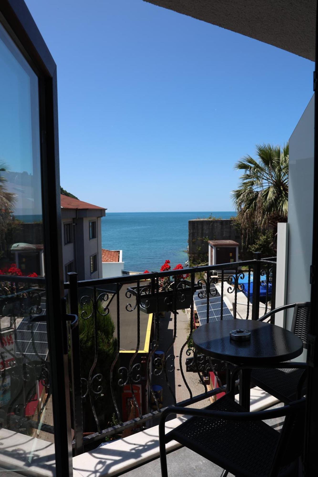 Deluxe Double Room with Side Sea View