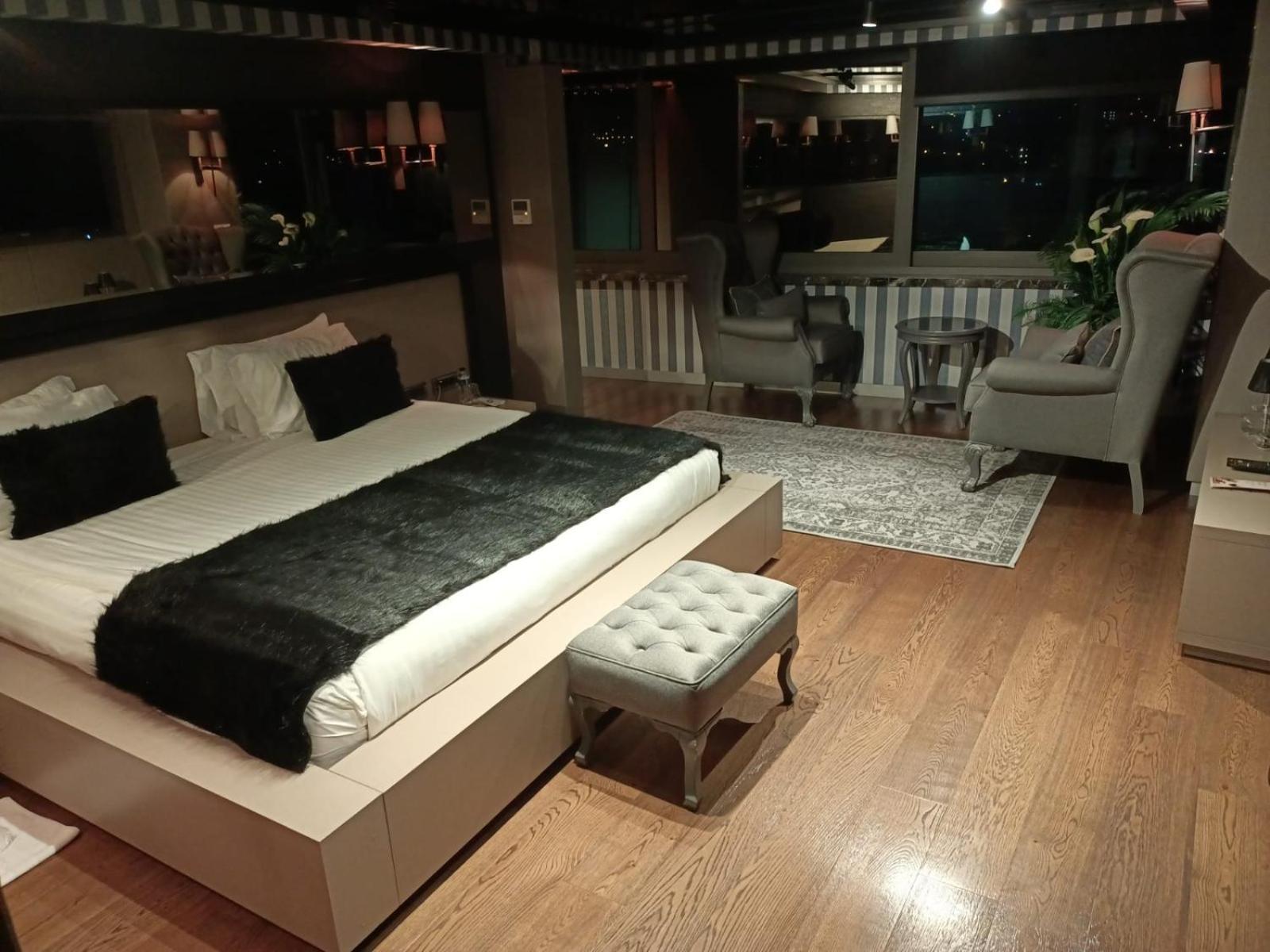 King Suite with Sea View