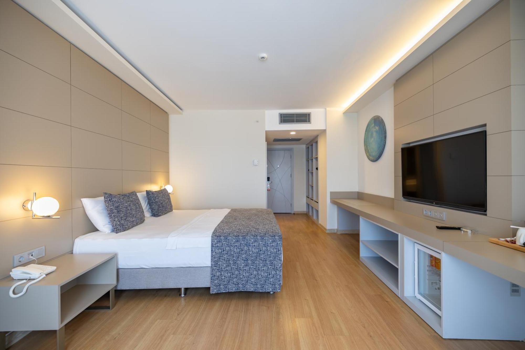 Standard Double or Twin Room Sea View,1722925101:JPEG