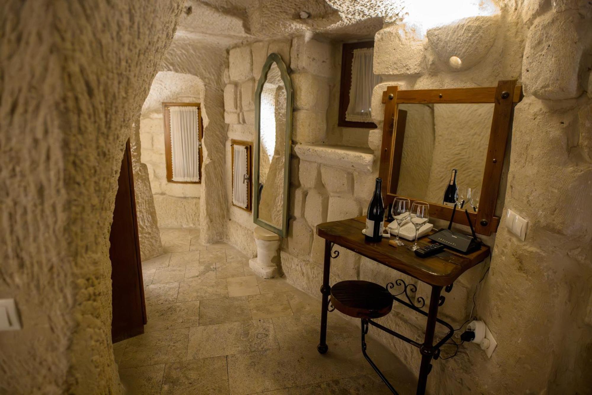 Cave Suite,1742697019:JPEG