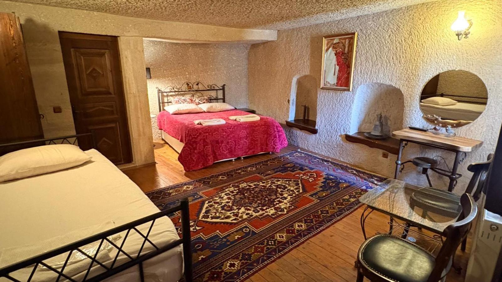 Üç Kişilik Cave Deluxe Oda