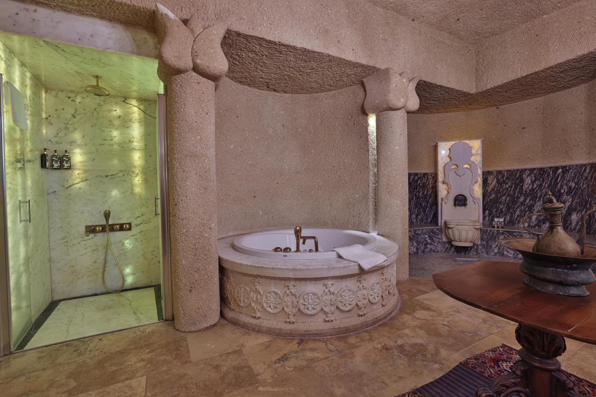 Premium King Cave Junior Suite with Whirlpool