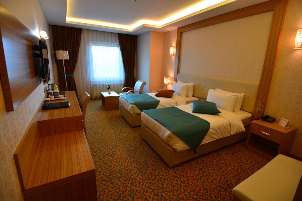 Triple Room with Lake View