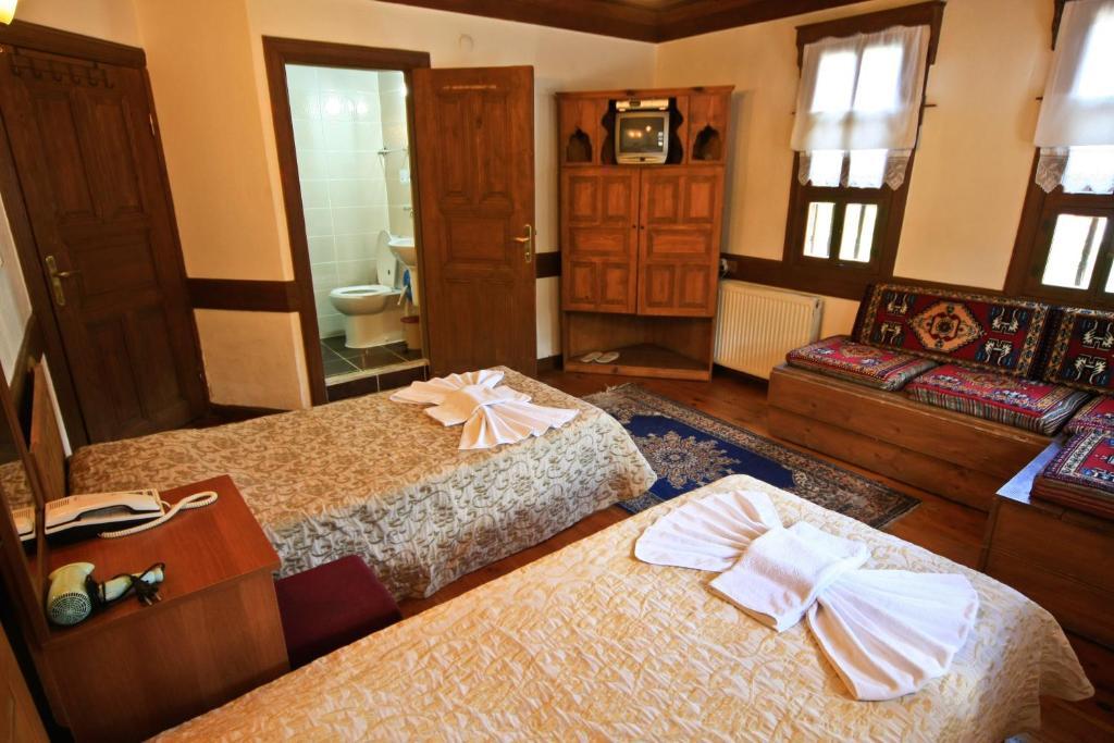 Köşe İki Yataklı Oda