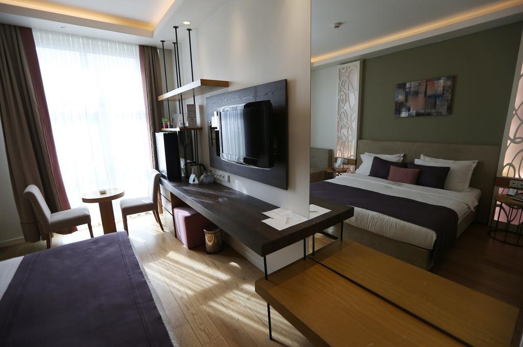 Double or Twin Room with Sea View