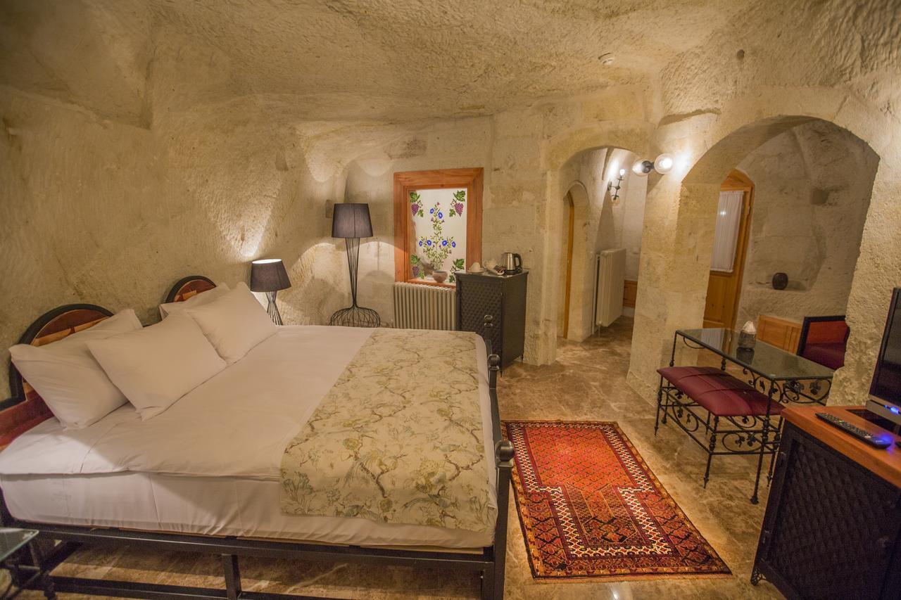 Superior Cave Suite