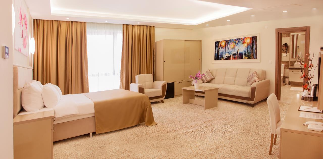 Deluxe King Suite,633444378:JPEG