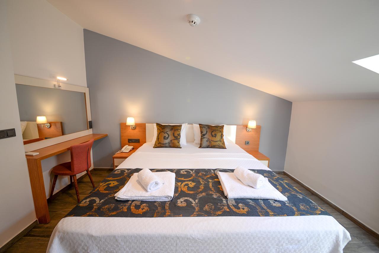 Deluxe Double Room,1729717899:JPEG