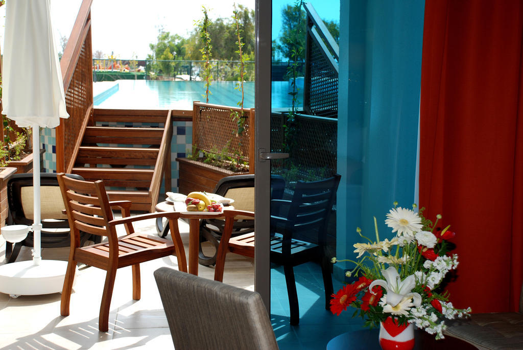 Doppel-/Zweibettzimmer mit Zugang zum Swimmingpool