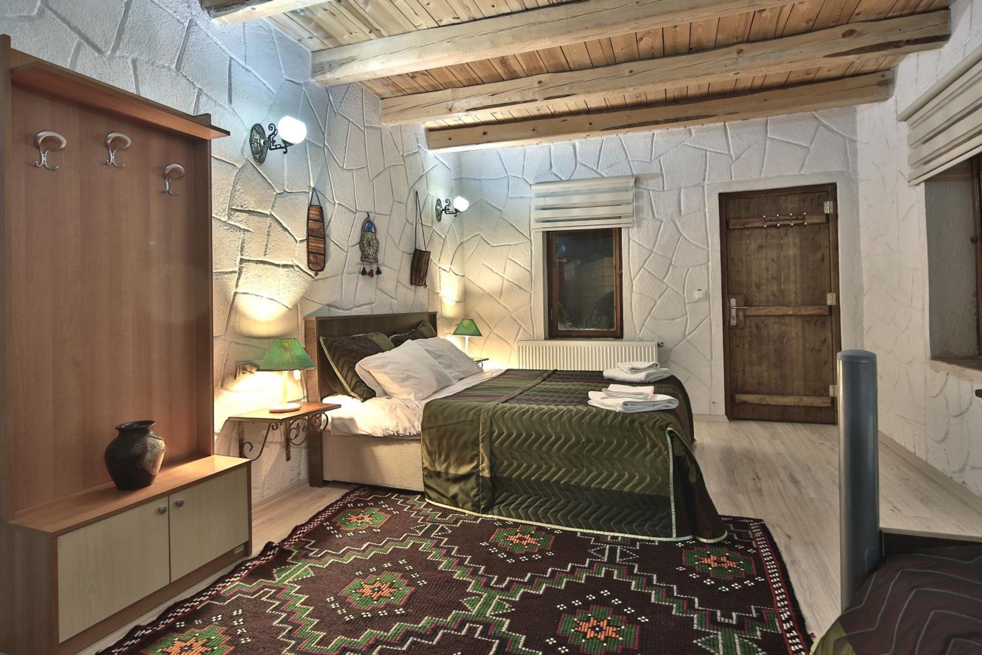 Quadruple Room with Private Bathroom