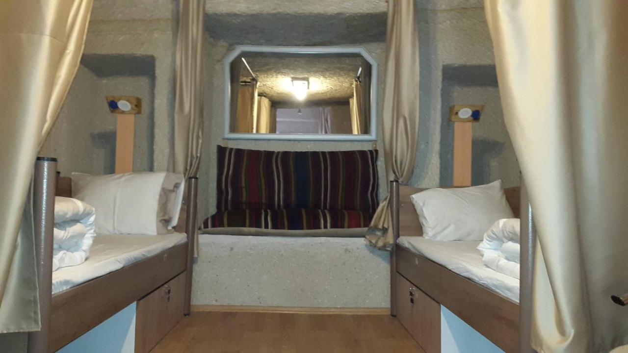 Single Bed in Mixed Dormitory Room