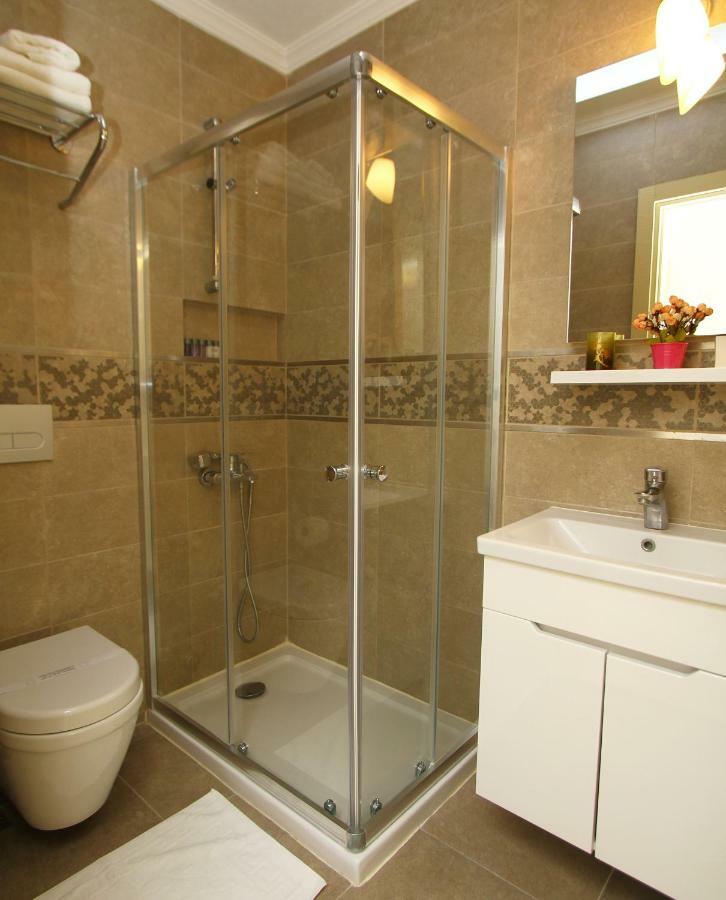 Deluxe Çift Kişilik Oda - Duşlu