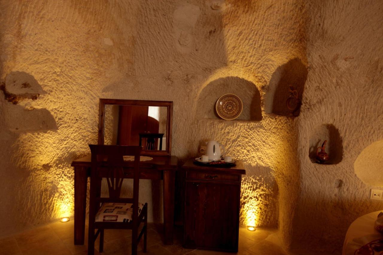Deluxe Cave Room