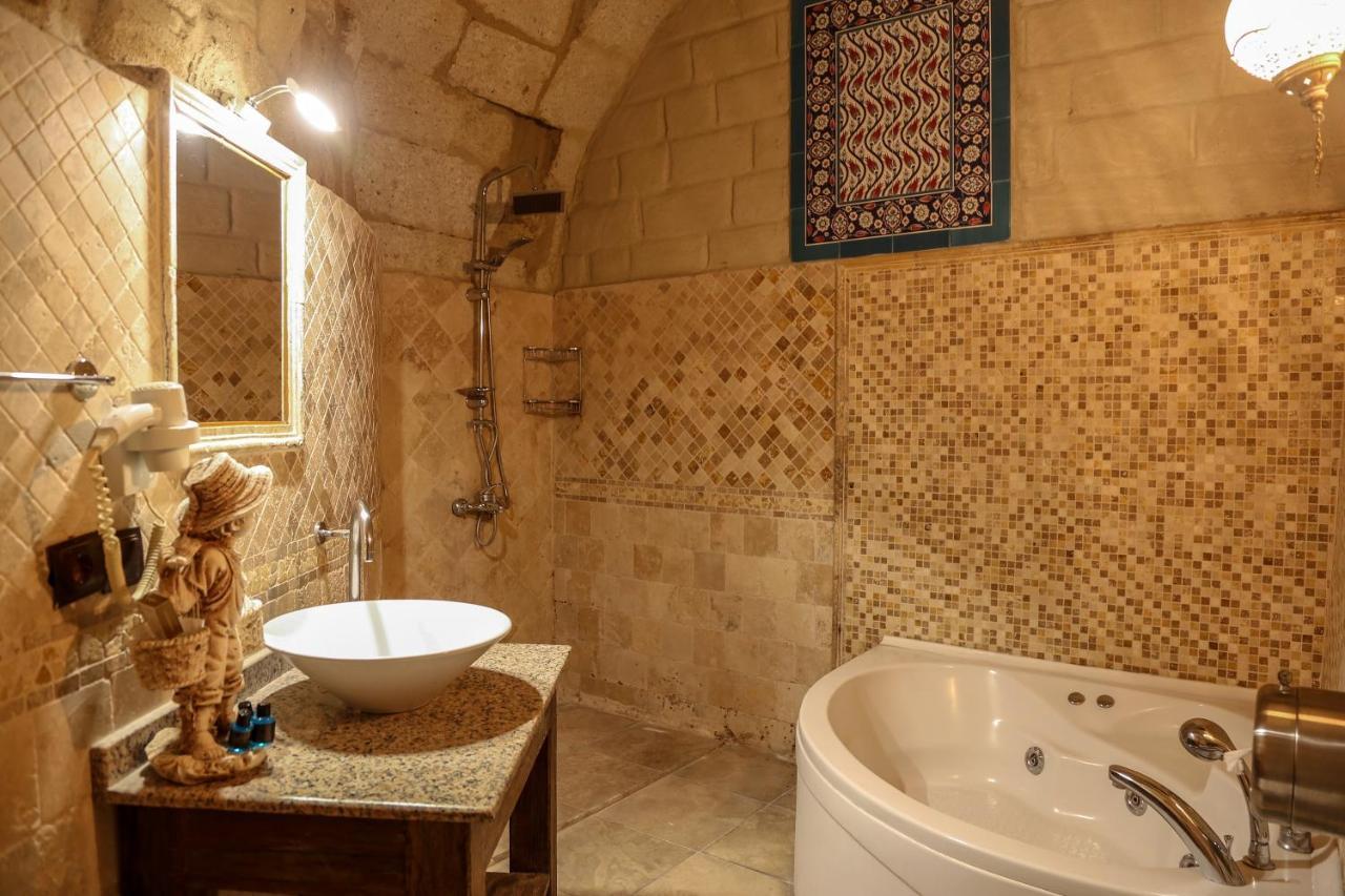 Deluxe Stone Suite (3 Adults)
