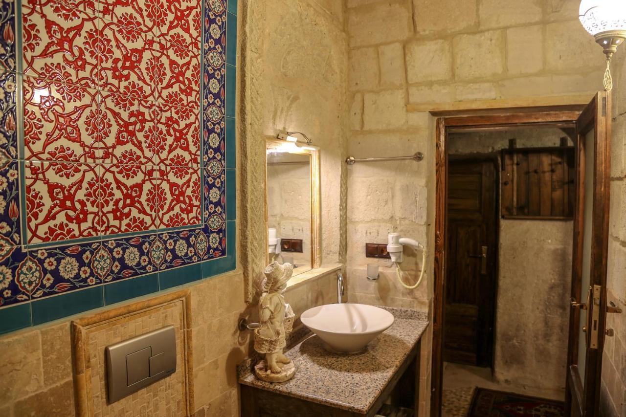 Deluxe Stone Room