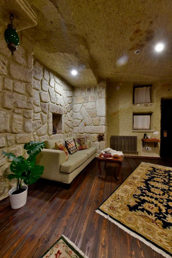 Deluxe Cave Triple Room
