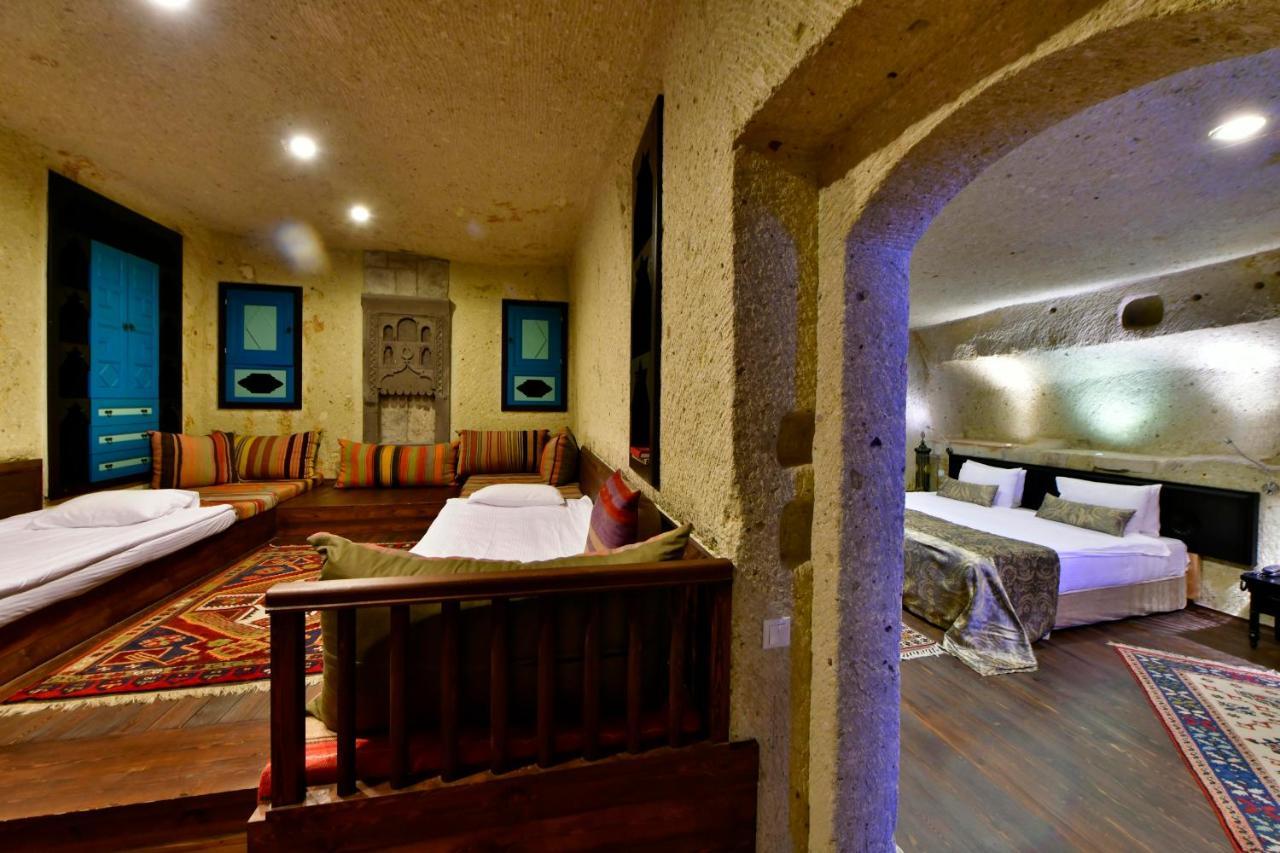 Deluxe Cave Family Suite