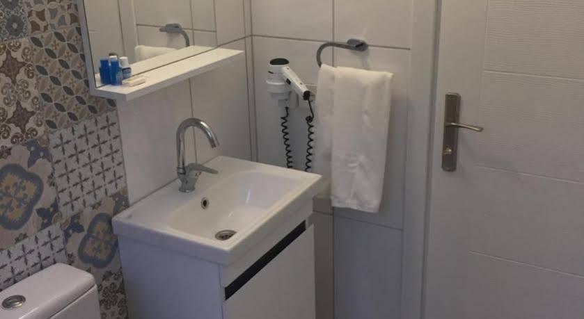 Ekonomik Üç Kişilik Oda