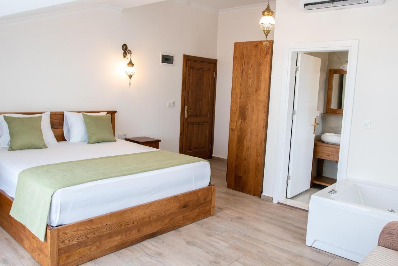 Deluxe Çift Kişilik Oda - Küvetli