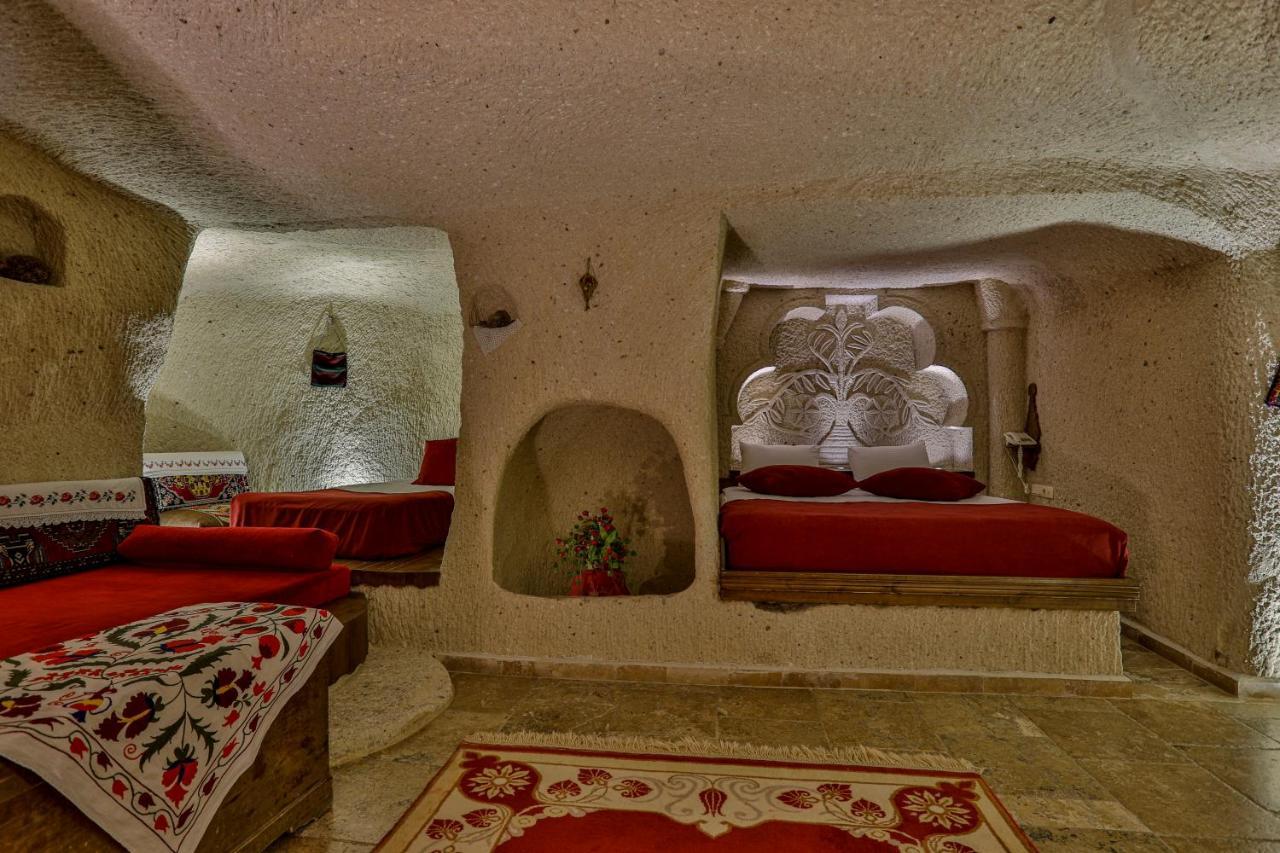 Deluxe Cave Family Suite