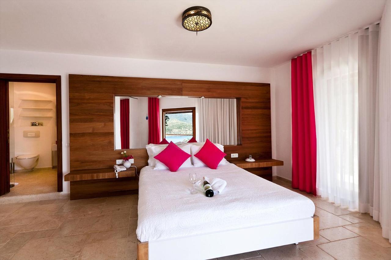 Double Room with Balcony and Sea View