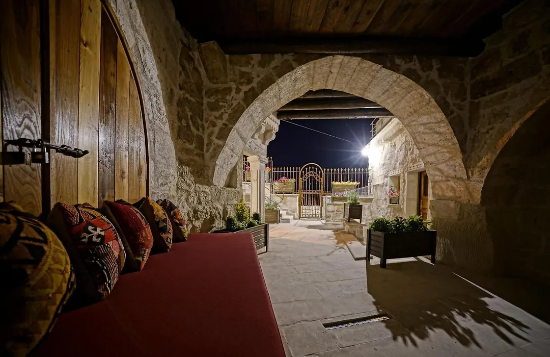 Vigneron Cave Hotel-1