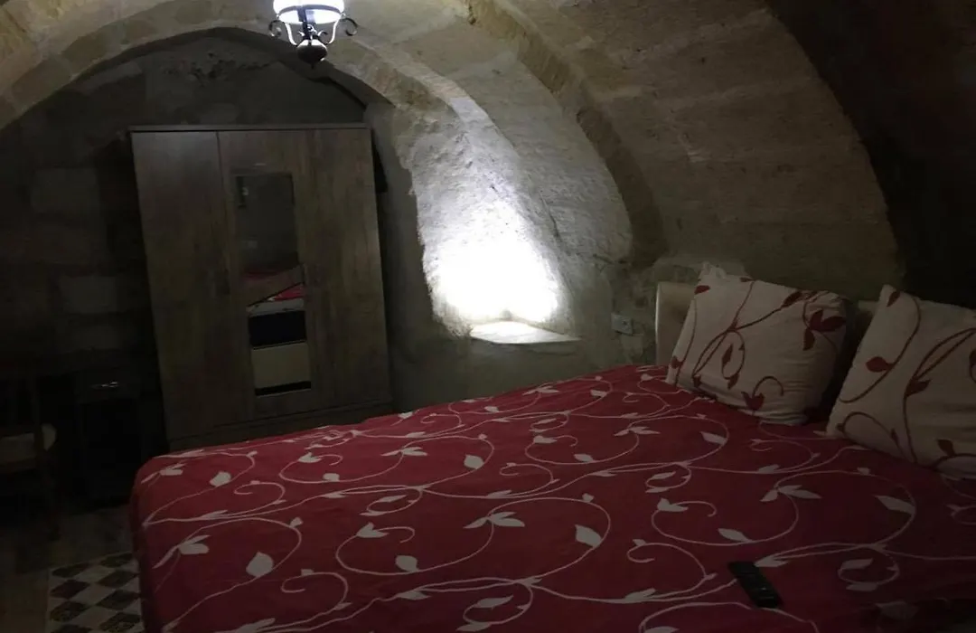Emir Cave Apart-1