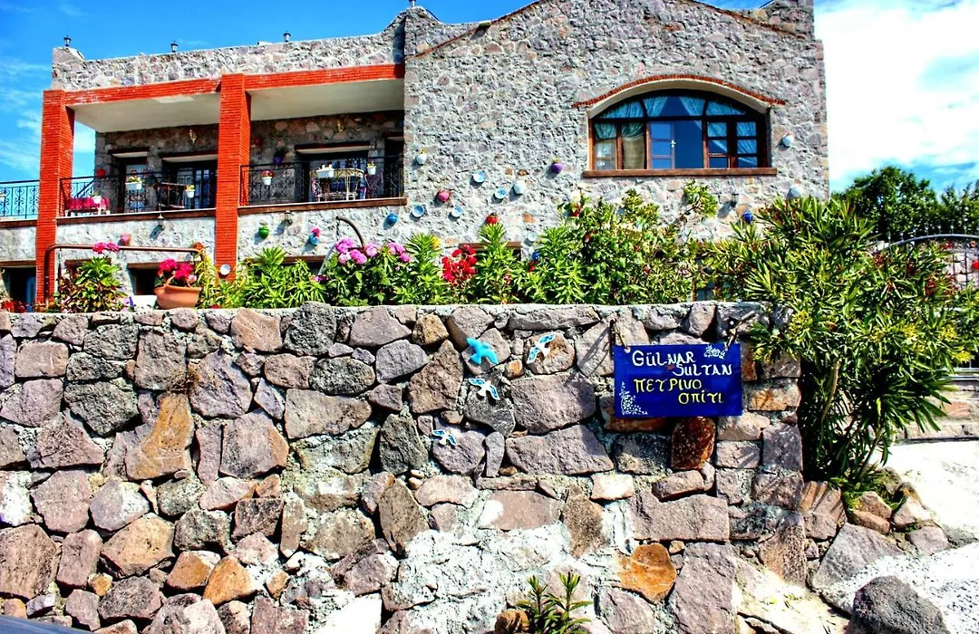Guelnar Sultan Tas Konak-1