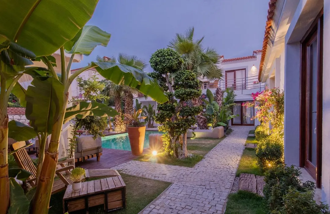 Monje Alacati-1